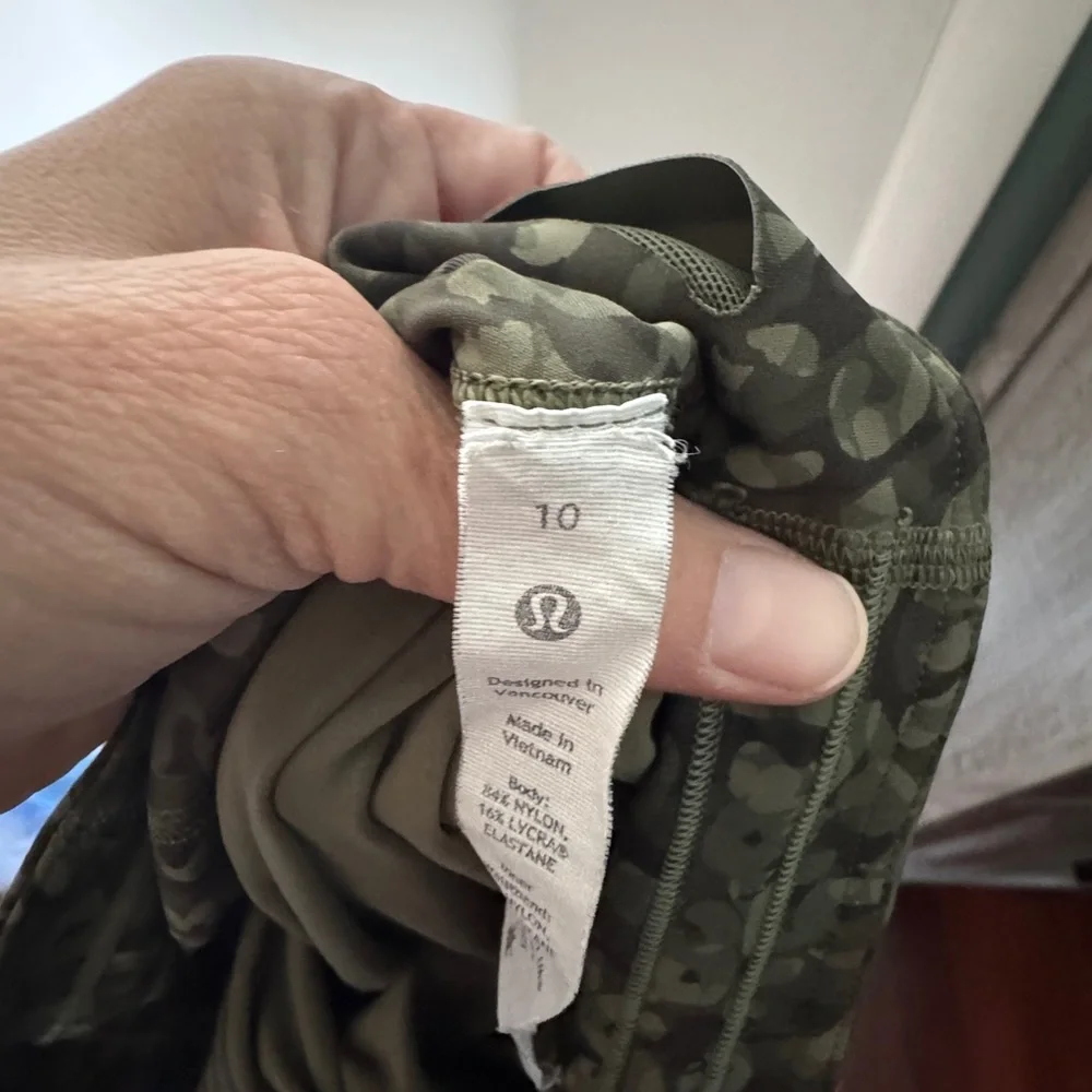 Lululemon Base Pace High-Rise Tight 25" Camo Medium Olive Multi - Picture 12 of 12